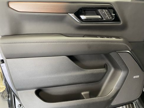 New 2026 GMC Yukon XL Denali w/ Denali Reserve Package image 14