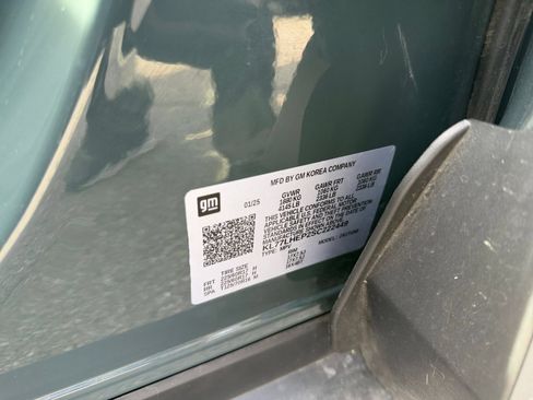 Used 2025 Chevrolet Trax LT FWD image 28