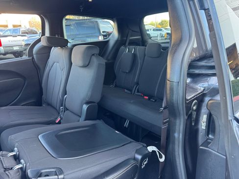 Used 2021 Chrysler Pacifica Touring w/ S Appearance Package image 27