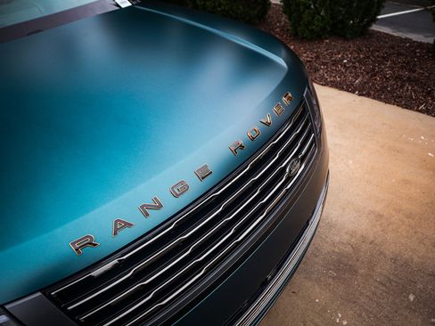 Used 2025 Land Rover Range Rover SV image 6