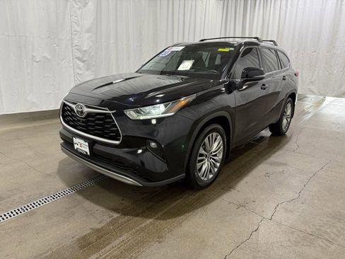 Certified 2022 Toyota Highlander Platinum image 9