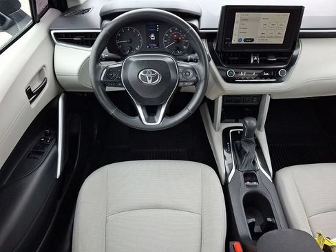 Certified 2025 Toyota Corolla Cross LE w/ Moonroof Package AWD/4WD image 11