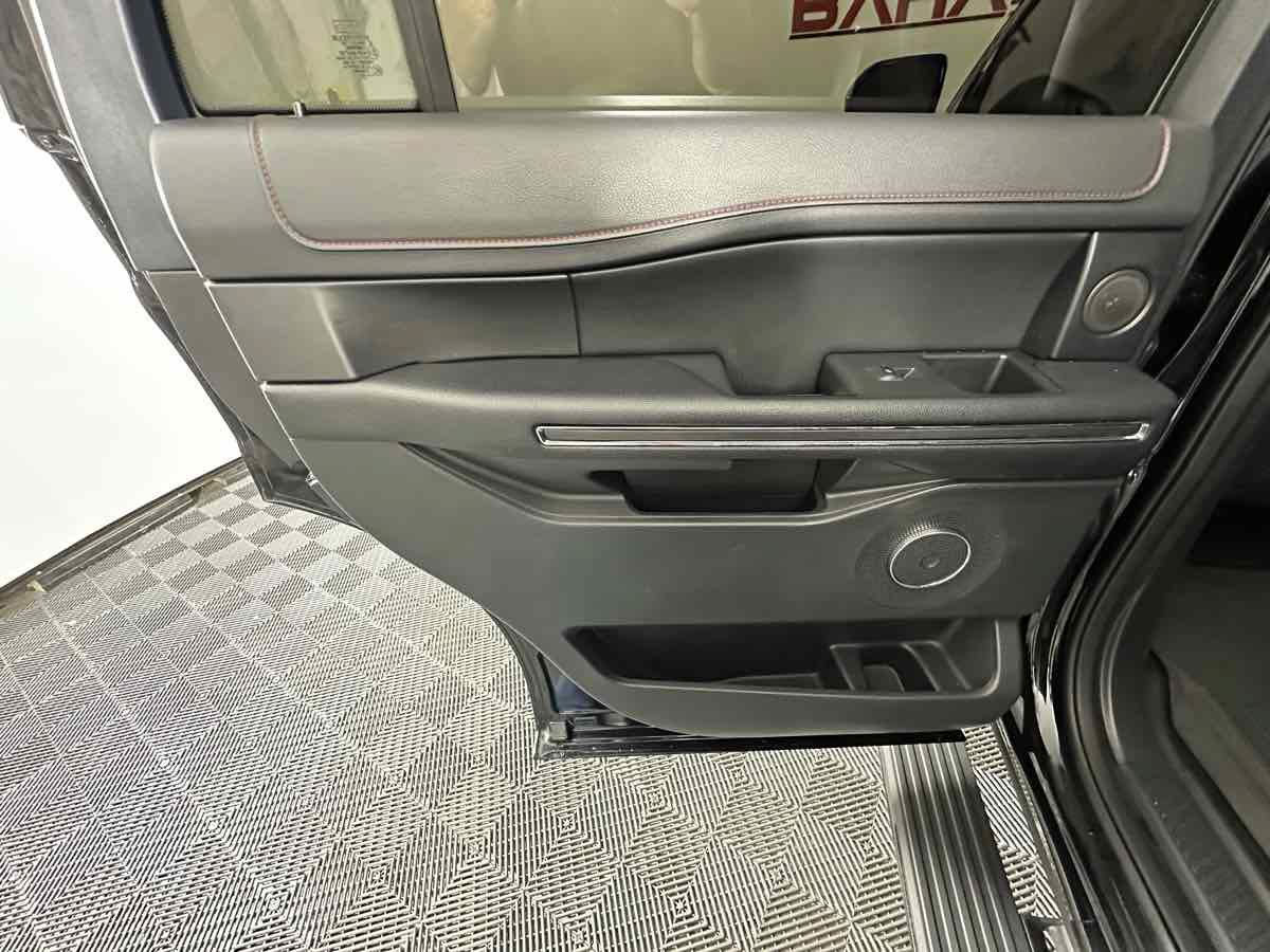 Used 2023 Ford Expedition Limited AWD/4WD image 18