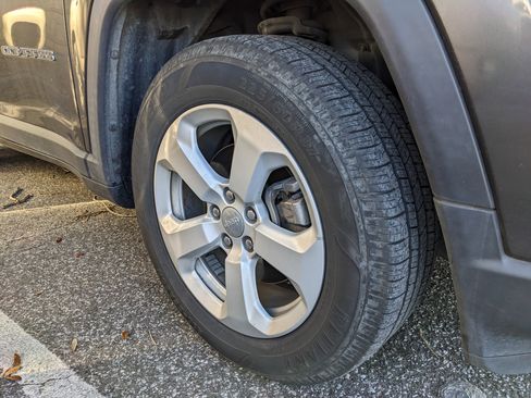 Used 2021 Jeep Compass Latitude w/ Sun and Sound Group image 17