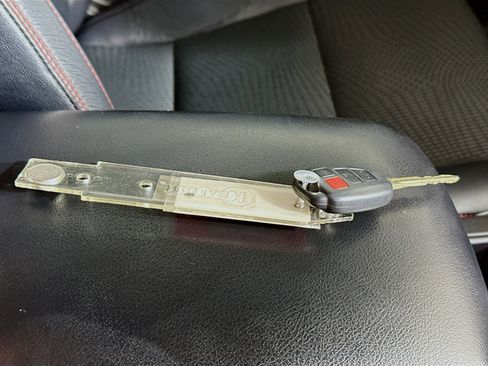 Used 2016 Toyota Camry SE FWD image 32