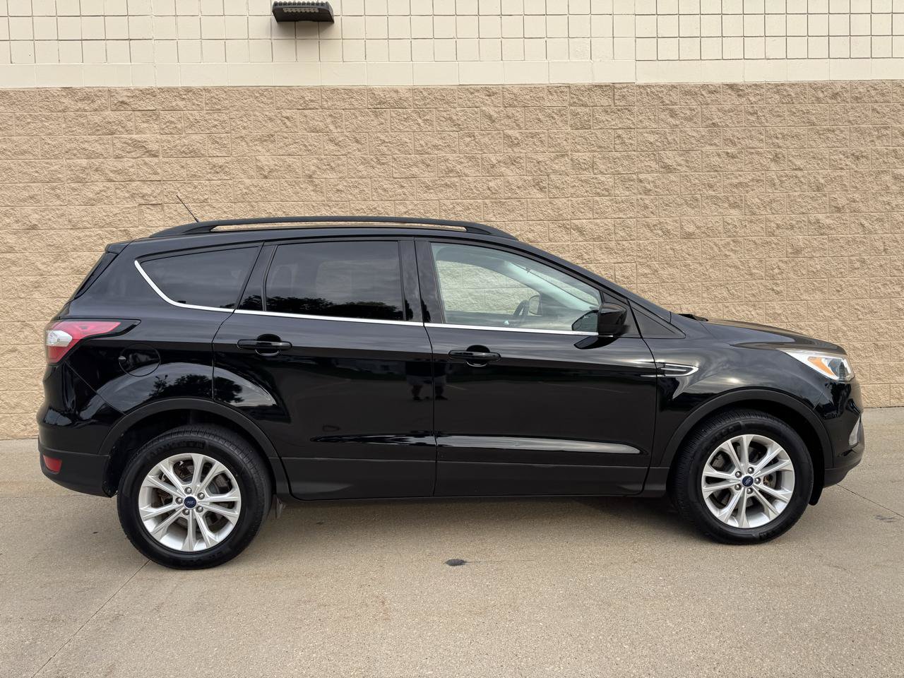 Used 2017 Ford Escape SE AWD/4WD image 7