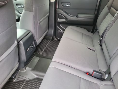 Used 2022 Nissan Frontier SV image 10