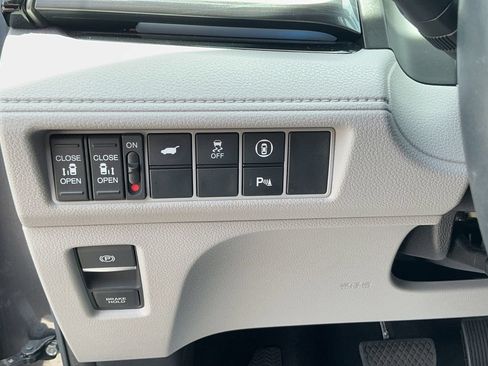 Used 2023 Honda Odyssey Elite image 25