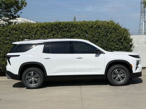 New 2026 Chevrolet Traverse LT w/ Driver Confidence Package FWD image 3