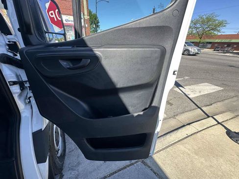 Used 2022 Mercedes-Benz Sprinter 2500 image 19