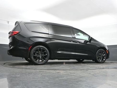 New 2026 Chrysler Pacifica Select image 39