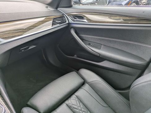 Used 2021 BMW 530i w/ Convenience Package RWD image 15