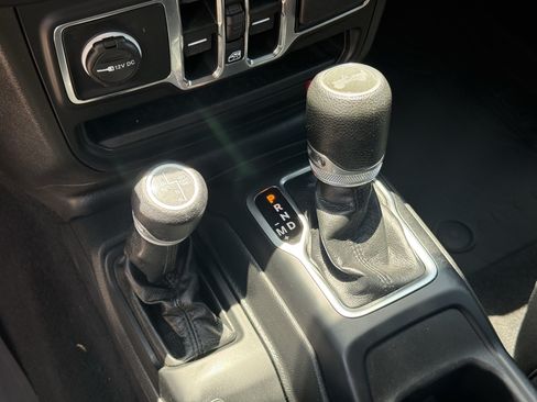 Used 2023 Jeep Wrangler Unlimited w/ Sun & Screen Package AWD/4WD image 24