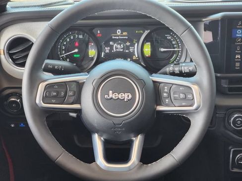 Used 2025 Jeep Wrangler Unlimited Sahara w/ Safety Group AWD/4WD image 29
