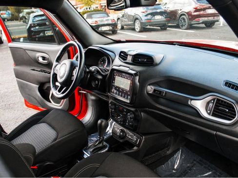 Used 2021 Jeep Renegade Latitude AWD/4WD image 26