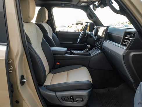 Used 2025 Lexus GX 550 w/ Accessory Package (CT) image 54