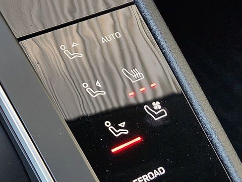 Certified 2025 Porsche Macan image 23