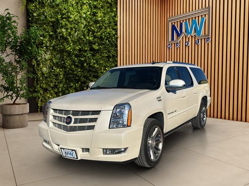 Used 2014 Cadillac Escalade ESV Premium AWD/4WD image 3