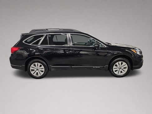 Used 2017 Subaru Outback 2.5i Premium AWD/4WD image 3