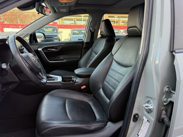 Used 2021 Toyota RAV4 XLE Premium FWD image 28