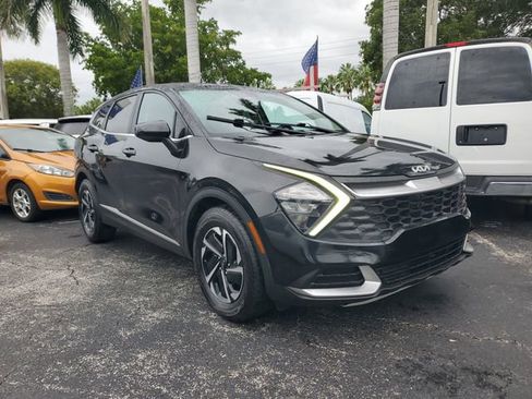 Used 2023 Kia Sportage LX image 2