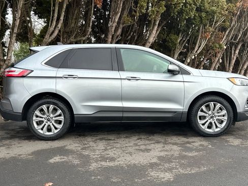 Used 2024 Ford Edge Titanium image 3