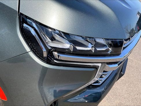 Used 2023 Chevrolet Suburban Premier image 33