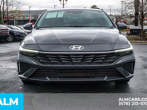 Used 2025 Hyundai Elantra SE image 9