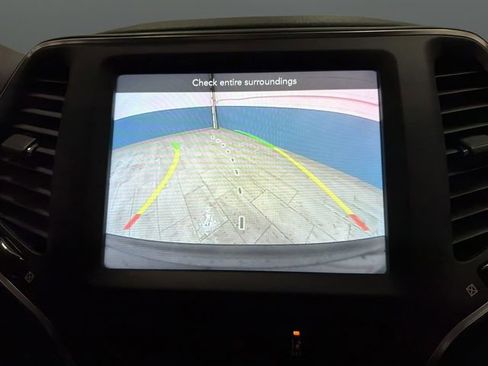 Used 2022 Jeep Cherokee Latitude Lux image 9