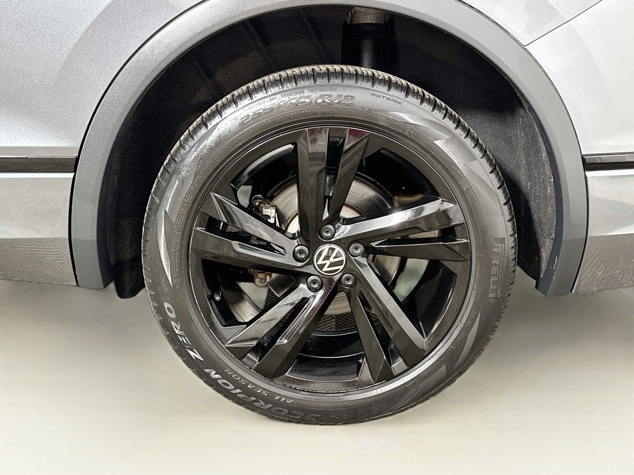 Used 2023 Volkswagen Tiguan SE R-Line AWD/4WD image 30