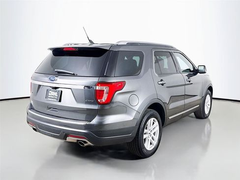 Used 2018 Ford Explorer XLT w/ Equipment Group 202A AWD/4WD image 13