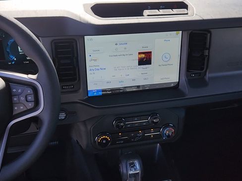 New 2025 Ford Bronco Base image 17