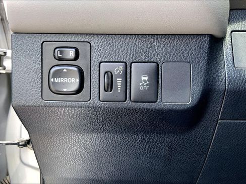 Used 2013 Toyota RAV4 XLE FWD image 33