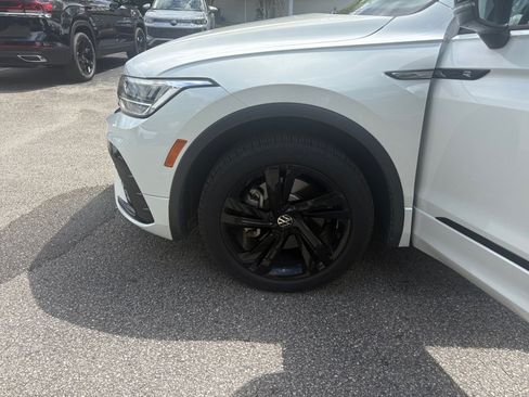 Certified 2024 Volkswagen Tiguan SE R-Line FWD image 27
