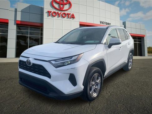 Used 2025 Toyota RAV4 XLE AWD/4WD image 7