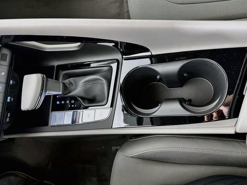 Certified 2025 Hyundai Elantra SEL FWD image 24