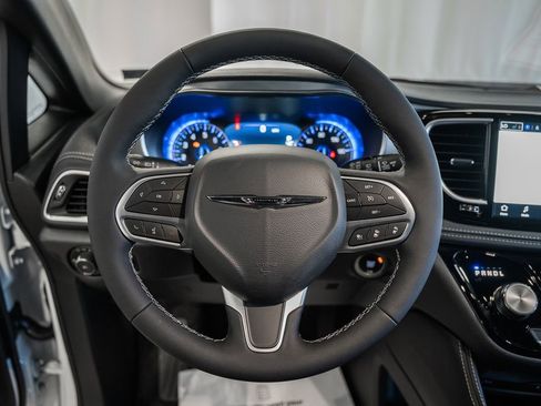 New 2026 Chrysler Pacifica Limited image 31