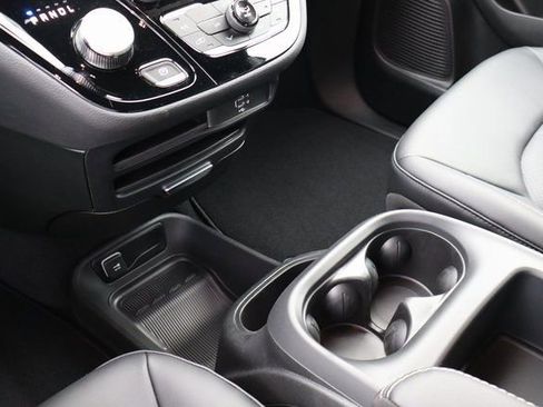 New 2026 Chrysler Pacifica Select FWD image 23