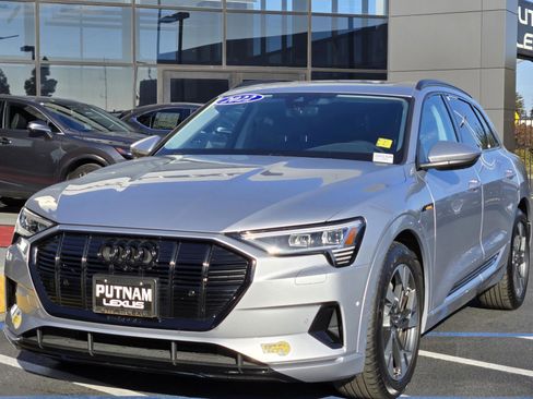 Used 2022 Audi e-tron Premium image 8