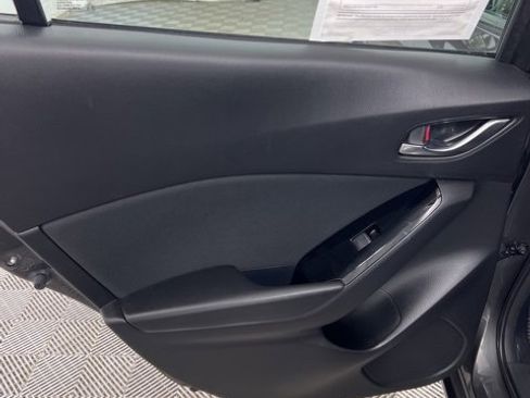 Used 2018 MAZDA MAZDA3 Sport image 16