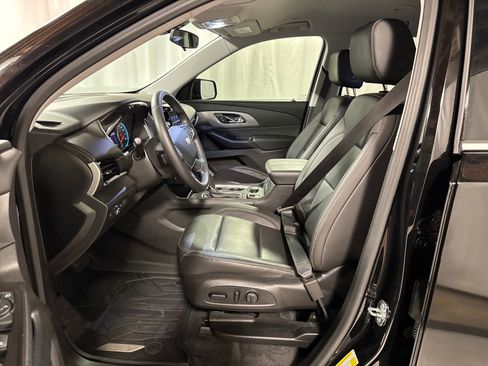 Used 2020 Chevrolet Traverse LT w/ LPO, Floor Liner Package FWD image 3