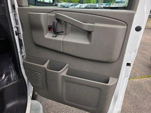 Used 2022 GMC Savana 2500 w/ Driver Convenience Package RWD image 8
