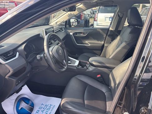 Used 2021 Toyota RAV4 Limited image 19