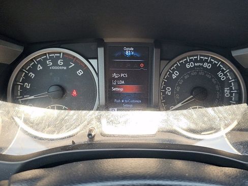 Used 2018 Toyota Tacoma SR5 RWD image 30