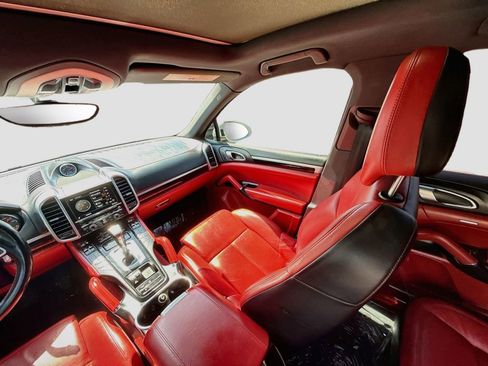 Used 2016 Porsche Cayenne w/ Premium Package image 24