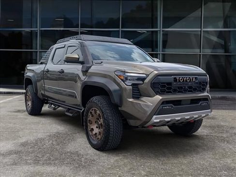 Used 2025 Toyota Tacoma 4x4 Double Cab Hybrid image 2
