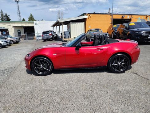 Used 2016 MAZDA MX-5 Miata Club RWD image 12