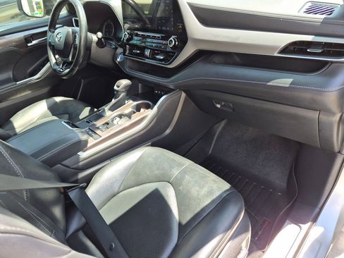 Used 2021 Toyota Highlander Platinum AWD/4WD image 32