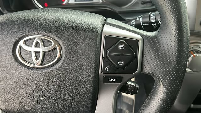 Used 2018 Toyota 4Runner SR5 AWD/4WD image 10