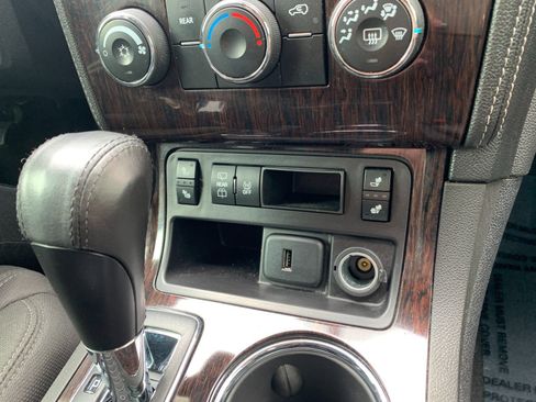Used 2017 Chevrolet Traverse LT w/ Style and Technology Package image 18